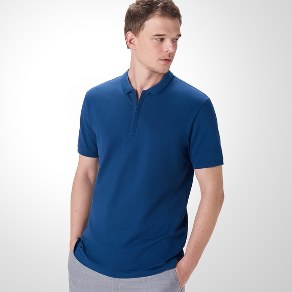 POLO MASCULINA COM ZIPER AZUL MÉDIO RICARDO ALMEIDA