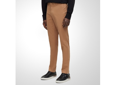 CALÇA CHINO SLIM-FIT EM GABARDINE STRETCH BEGE BOSS