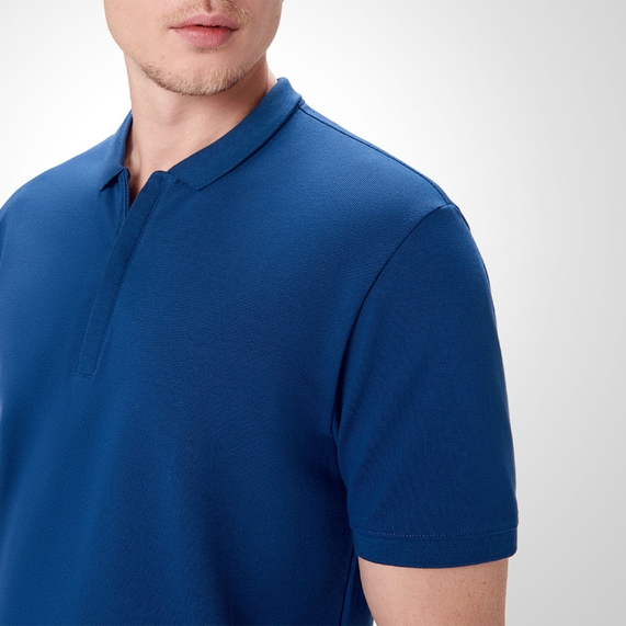 POLO MASCULINA COM ZIPER AZUL MÉDIO RICARDO ALMEIDA
