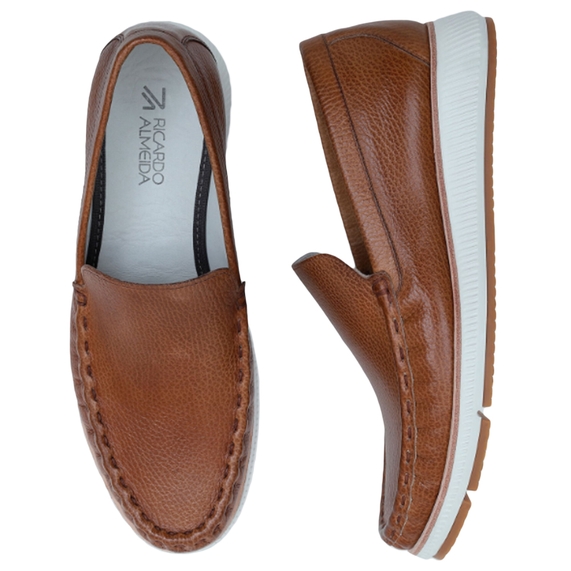MOCASSIM COSTURA MANUAL MARROM CLARO RICARDO ALMEIDA